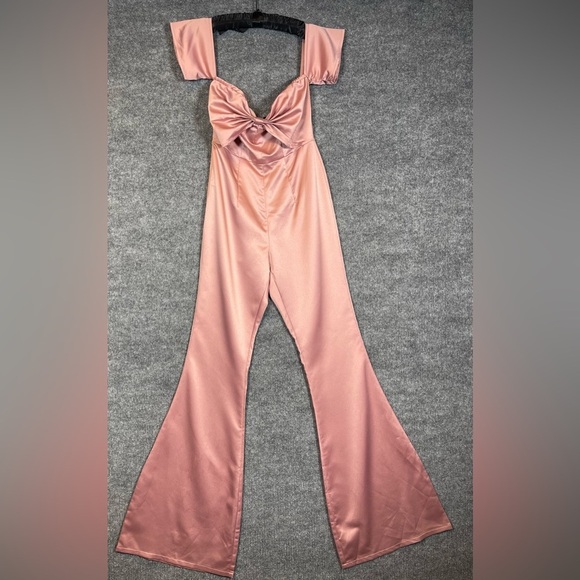 NWT Pretty Little Thing Womens 2 Pink Barbie‎ Off Shoulder Bow Flare Jumpsuit - Picture 2 of 16